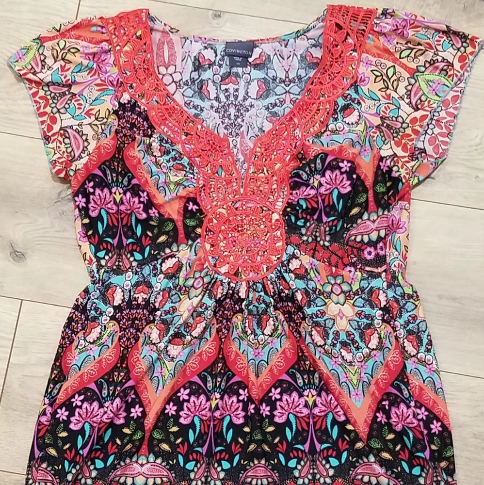 Covington Embellished Top Red Mosaic {Small} - Picture 3 of 10